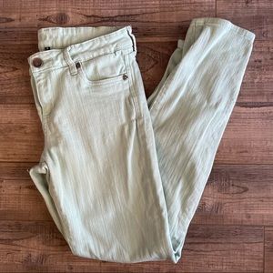 Kut from the Kloth Diana Relaxed Mint Color Skinny Jeans size 8